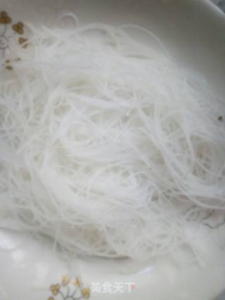 蒜蓉粉丝蒸淡菜干的做法步骤：5