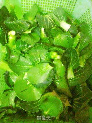 香菇炒青菜的做法步骤：1