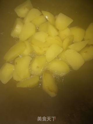 肉丸烧土豆的做法步骤：3