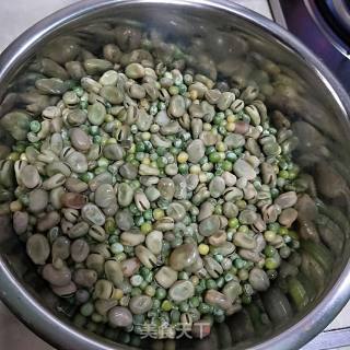 妈妈的味道——腊肉烧豌豆米的做法步骤：1