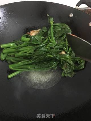 猪油渣炒芥蓝菜的做法步骤：7