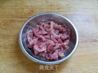 香干肉丝的做法步骤：1