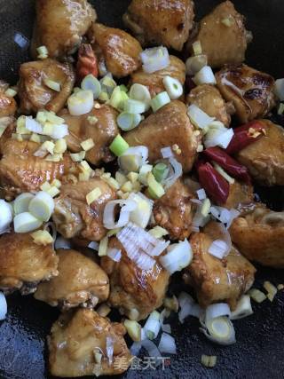红烧鸡翅的做法步骤：7