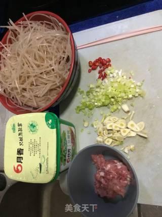 蚂蚁上树的做法步骤：1