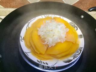 #吉祥年菜#金银满屋福满仓~椰香南瓜蒸银耳的做法步骤：11