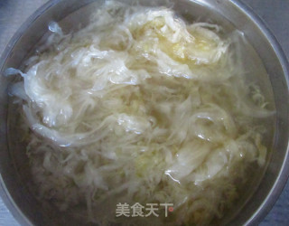 韩式酸菜炒年糕的做法步骤：1