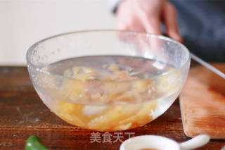 每次大餐都一定会有凉拌海蜇的做法步骤：3