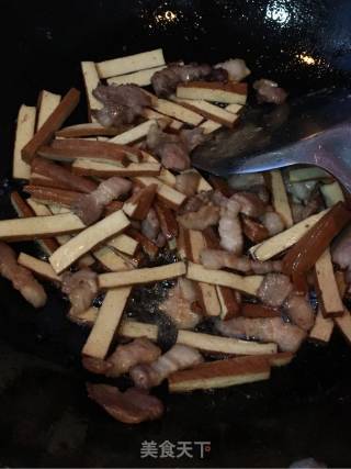 妈妈的味道～芫荽炒豆干的做法步骤：5