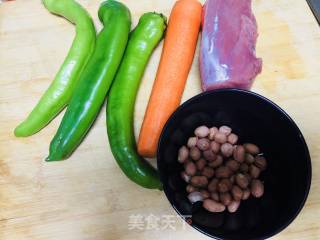酱爆肉丁的做法步骤：1