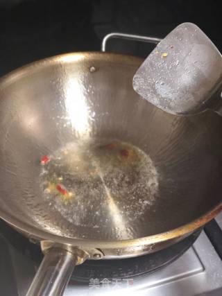 藜蒿炒腊肉的做法步骤：4