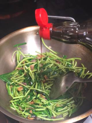 藜蒿炒腊肉的做法步骤：8