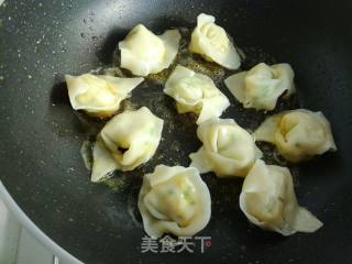 三鲜馄饨煎蛋的做法步骤：11