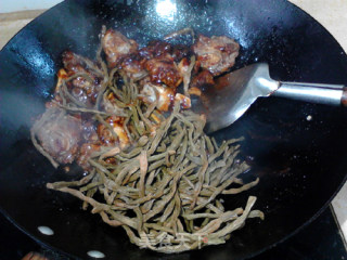 #妈妈的味道#豇豆烧牛肋排的做法步骤：11