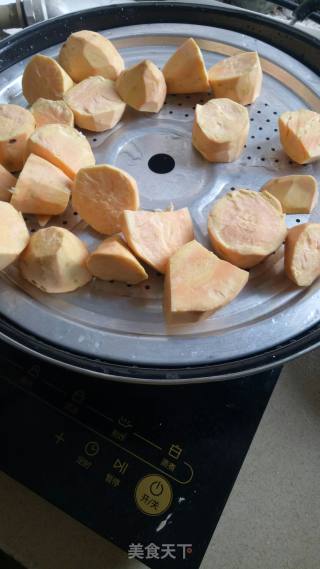 红薯芝麻糕的做法步骤：2
