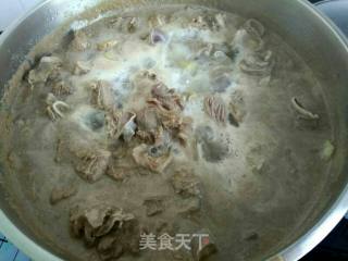 香辣牛肉宽面条的做法步骤：3