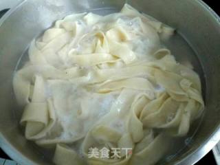香辣牛肉宽面条的做法步骤：11