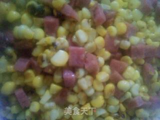 彩色料理---火腿肠炒玉米的做法步骤：4