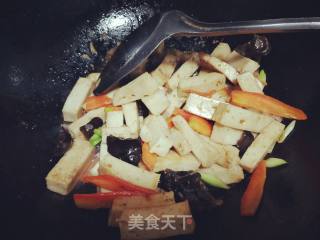 千页豆腐小炒的做法步骤：2