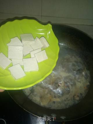 鸡腿菇炖豆腐的做法步骤：10