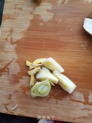 杏鲍菇炒蒜苔的做法步骤：3
