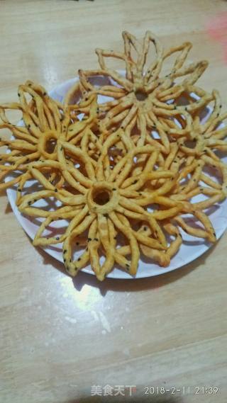 红薯黑芝麻炸果子的做法步骤：11