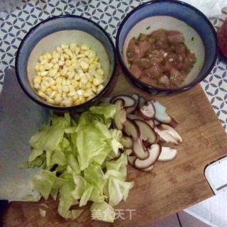香菇鸡肉面的做法步骤：1