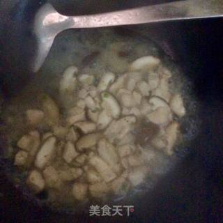 香菇鸡肉面的做法步骤：3