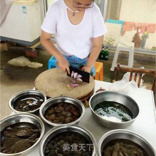 海鲜大咖（家常四种吃法烩）的做法步骤：2