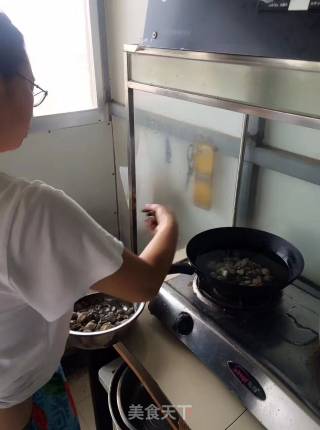 海鲜大咖（家常四种吃法烩）的做法步骤：3