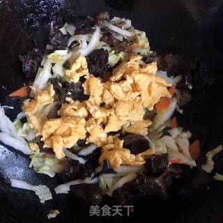 白菜木耳炒鸡蛋的做法步骤：12