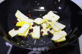韭黄炒黄豆腐的做法步骤：4