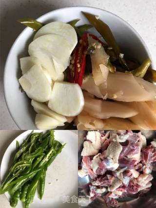 双椒爆鸭的做法步骤：1