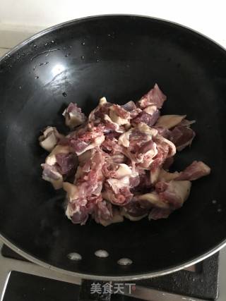双椒爆鸭的做法步骤：2