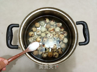茄汁鹌鹑蛋的做法步骤：1