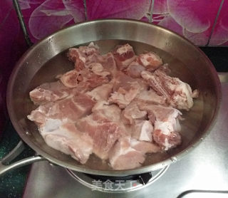 红焖猪棒骨的做法步骤：2