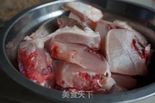 脆肉鲩焖羊肉的做法步骤：1
