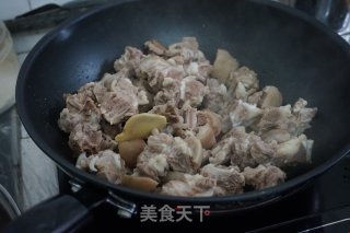 脆肉鲩焖羊肉的做法步骤：4