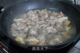 脆肉鲩焖羊肉的做法步骤：6