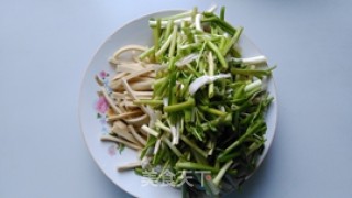 水芹百叶炒肉丝的做法步骤：2