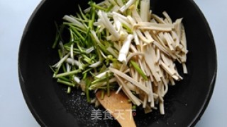 水芹百叶炒肉丝的做法步骤：6
