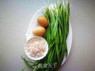 虾皮韭菜炒鸡蛋的做法步骤：1