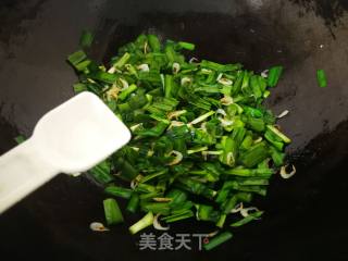 虾皮韭菜炒鸡蛋的做法步骤：7