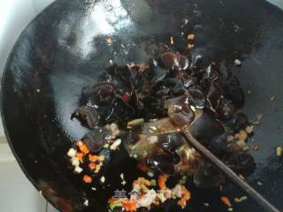 剁椒木耳炒鸡蛋的做法步骤：8