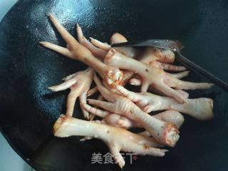 红烧鸡爪的做法步骤：3
