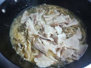 酸菜炖白肉粉条的做法步骤：16