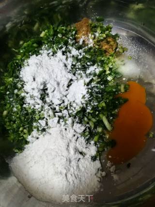韭菜丸子的做法步骤：1