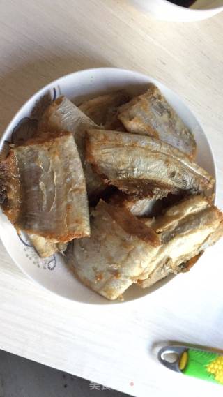 红烧带鱼的做法步骤：2