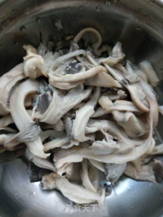 凉拌鸡腿菇的做法步骤：5