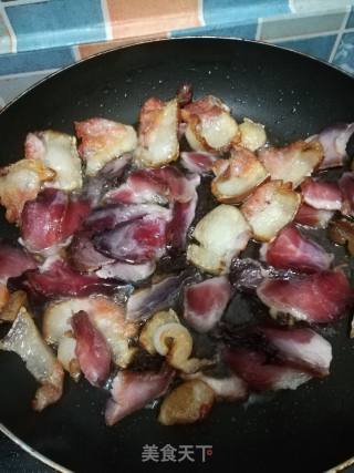 腊肉炒蒜苗的做法步骤：3