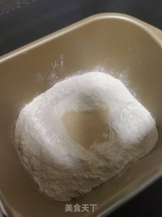 红糖芝麻糖三角的做法步骤：1
